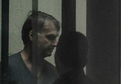 Boletim aponta crise de soluços e pressão alta em Bolsonaro Boletim aponta crise de soluços e pressão alta em Bolsonaro