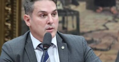 Líder da oposição apoia Flávio Bolsonaro para 2026 Líder da oposição apoia Flávio Bolsonaro para 2026