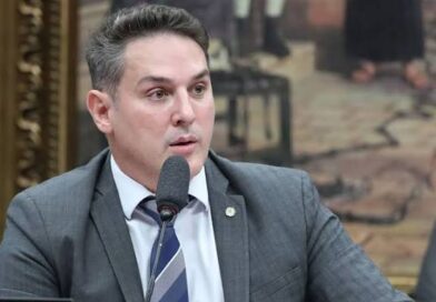 Líder da oposição apoia Flávio Bolsonaro para 2026 Líder da oposição apoia Flávio Bolsonaro para 2026