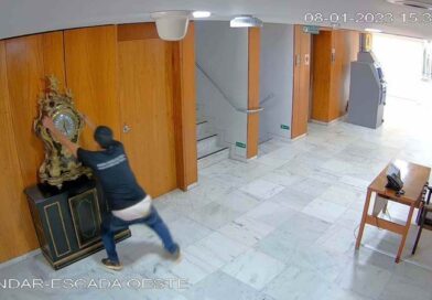 Moraes dá 48h para vara recalcular pena de condenado do 8/1 Moraes dá 48h para vara recalcular pena de condenado do 8/1