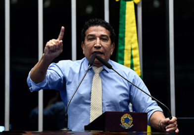 Magno Malta pede convocação de ministra do STM