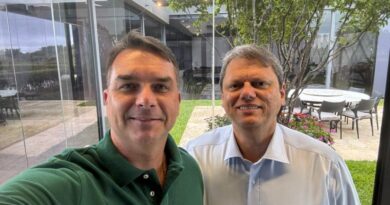 Tarcísio reafirma apoio a Flávio após polêmica