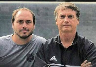 Carlos Bolsonaro publica carta aberta ao pai