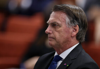 PGR autoriza visitas religiosas e leitura a Bolsonaro, mas barra uso de Smart TV com internet