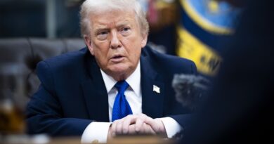 Trump avalia restabelecer internet no Irã com ajuda de Musk Trump avalia restabelecer internet no Irã com ajuda de Musk