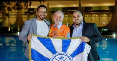 Presidente de escola que vai exaltar Lula é demitido da Alerj Presidente de escola que vai exaltar Lula é demitido da Alerj