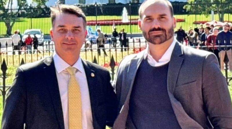 Eduardo Bolsonaro cobra aliados engajamento na candidatura de Flávio