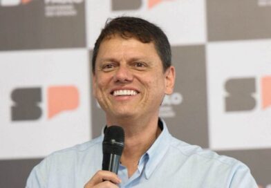 Tarcísio lidera com folga disputa pelo governo de SP, diz pesquisa