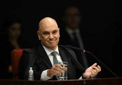 Moraes nega prisão domiciliar humanitária a Jair Bolsonaro Moraes nega prisão domiciliar humanitária a Jair Bolsonaro