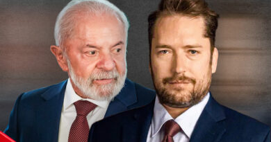 Governo Lula revoga visto de assessor de Trump que visitaria Bolsonaro na prisão