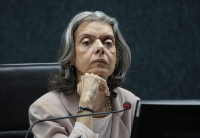 Cármen Lúcia decide antecipar saída da Presidência do TSE Cármen Lúcia decide antecipar saída da Presidência do TSE