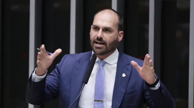 Eduardo Bolsonaro diz que denunciará a Trump eventual parcialidade do TSE