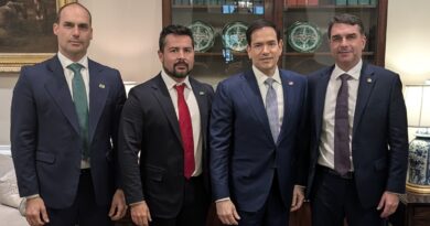 Flávio Bolsonaro se reúne com Marco Rubio; entenda