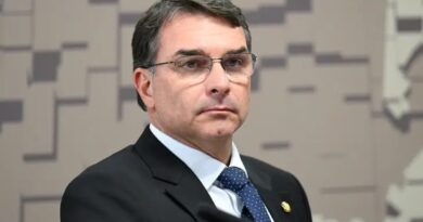 Possível hackeamento impede Flávio de registrar candidatura Possível hackeamento impede Flávio de registrar candidatura