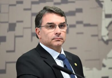 Possível hackeamento impede Flávio de registrar candidatura Possível hackeamento impede Flávio de registrar candidatura