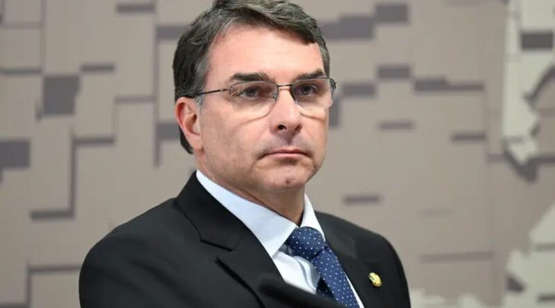 Possível hackeamento impede Flávio de registrar candidatura Possível hackeamento impede Flávio de registrar candidatura